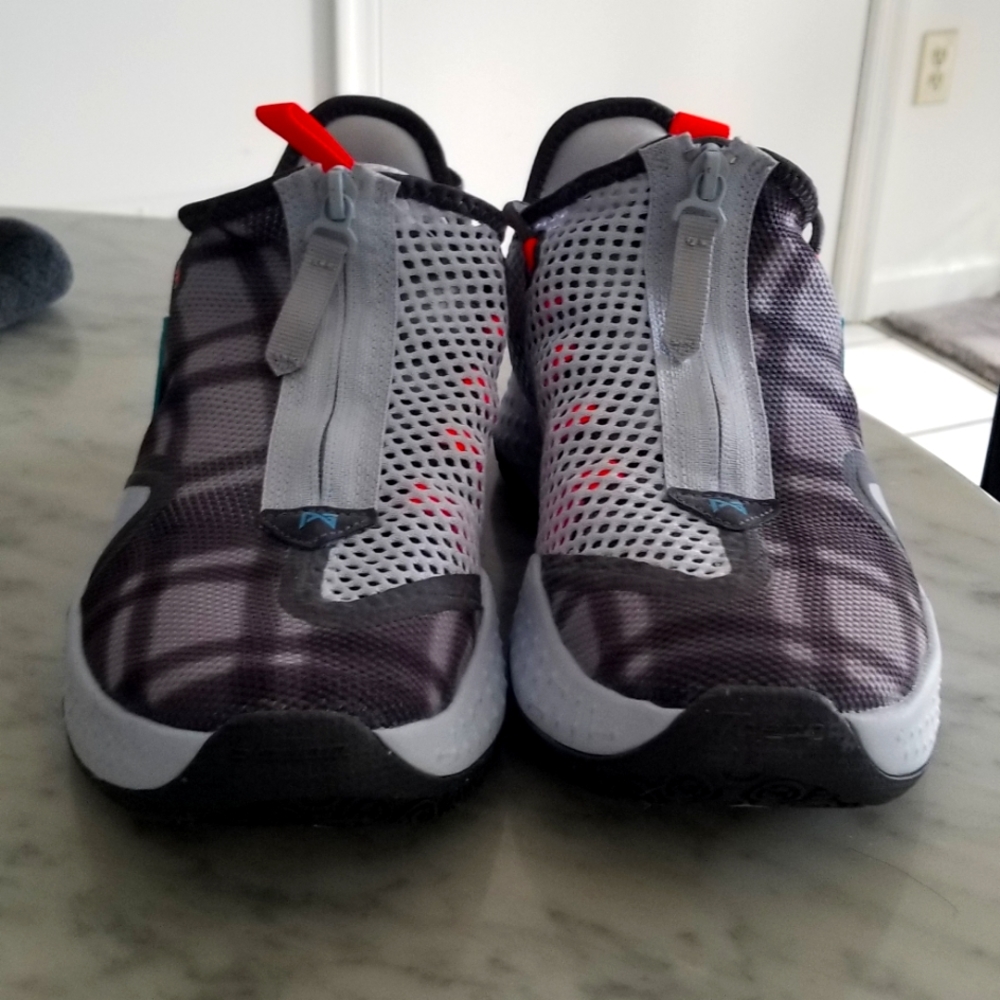 Nike sneakers.. almost new..